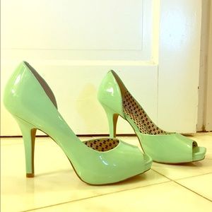 Jessica Simpson pumps
