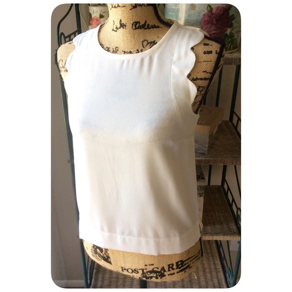 Scalloped Ivory Blouse - Picture 2 of 4
