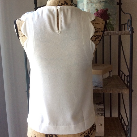 Scalloped Ivory Blouse - Picture 3 of 4