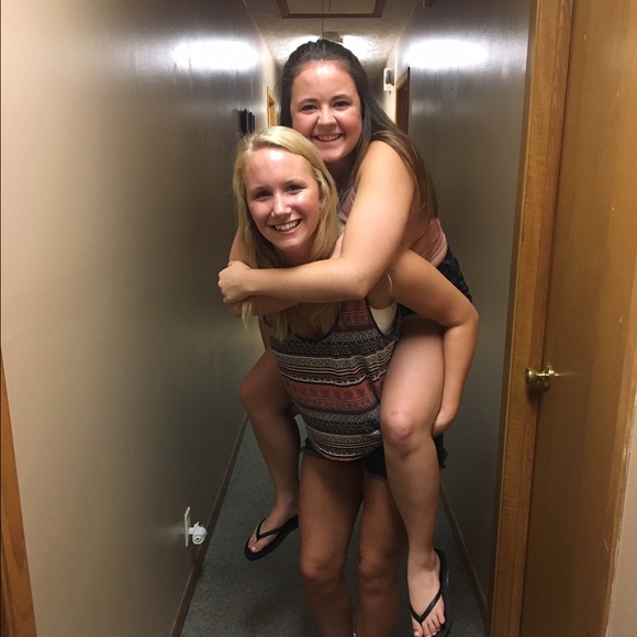 Meet your Posher, Sarah - Picture 2 of 3