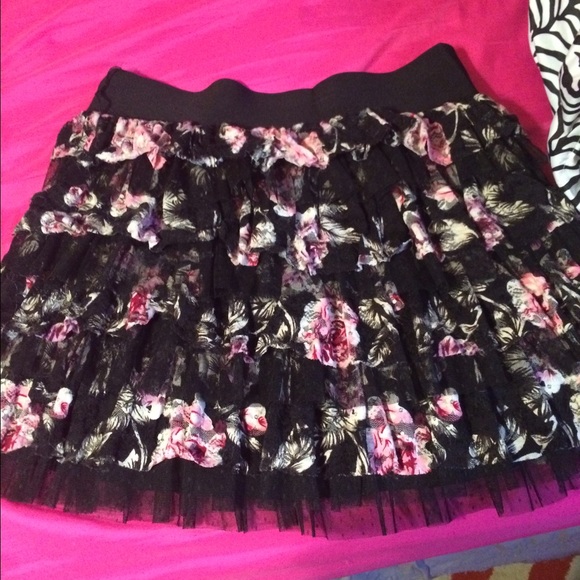 Flower short skirt. Price negotiable!! - Picture 1 of 2