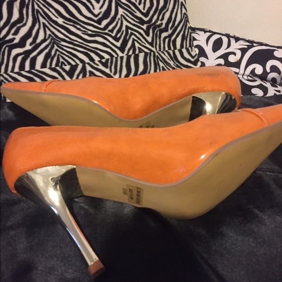 Shoes - Picture 2 of 4