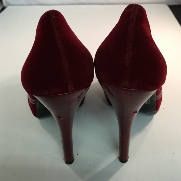 Red heels - Picture 2 of 2