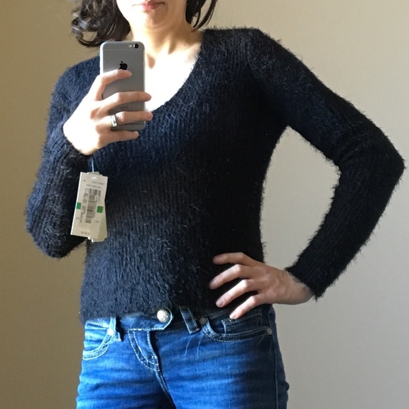 ✨NWT✨GB Sweater - Picture 2 of 8