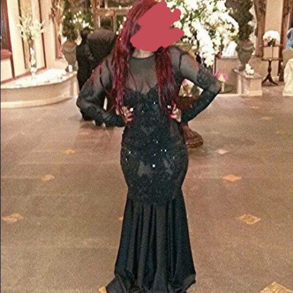 PROM SEASONNN !!! Beautiful black prom dress