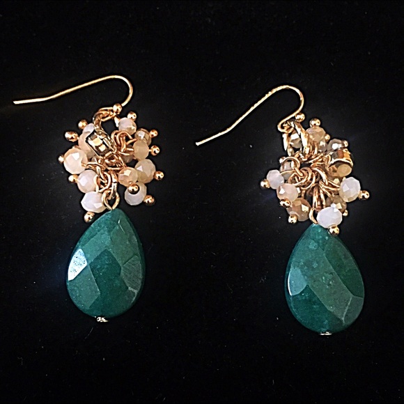 Jewelry - 🌎👂🏼Hunter Green/Beige Cluster Teardrop Earrings Jewelry - 🌎👂🏼Hunter Green/Beige Cluster Teardrop Earrings
