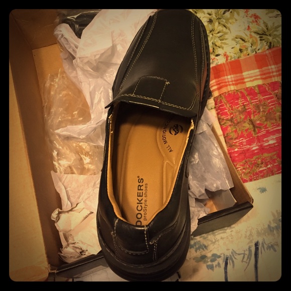 Men's black loafer/slip-on