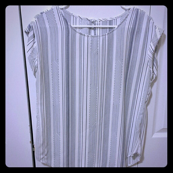 Cap sleeve patterned blouse.