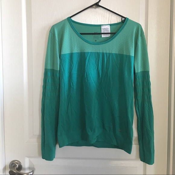 Nike Tops - Nike Pullover Size Small