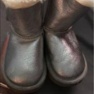 Silver toddler uggs size 6c