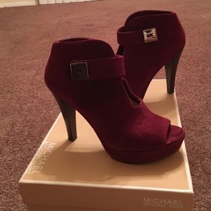 Michael Kors Devenport Bootie size 8.5