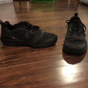 All Black Nike Tennis Shoes