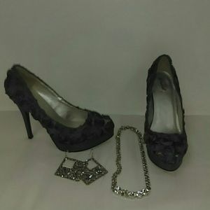 Qupid Gray Floral Heel Sz. 7.5