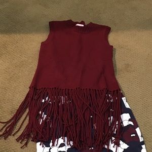 Sleeveless crop fringe sweater