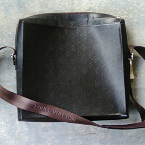 Louis Vuitton laptop bag ( wristwear.pro)