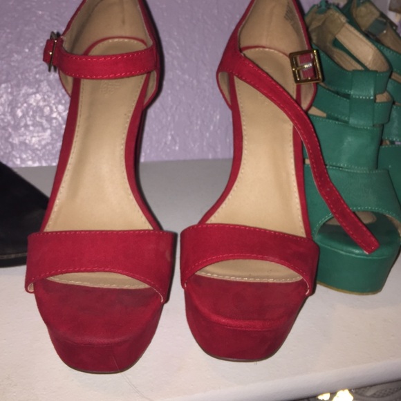 Too small - Picture 2 of 4