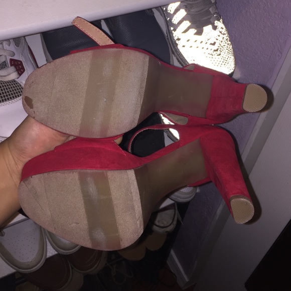 Too small - Picture 3 of 4