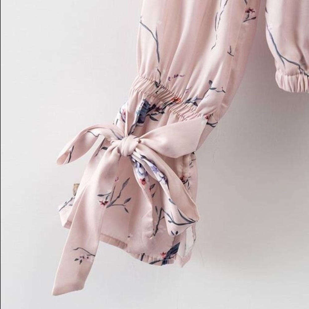 💖NEW💖Silky Floral blouse knots on sleeves end - Picture 4 of 4