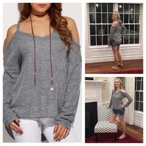 Cold shoulder, grey sweater