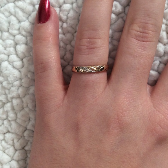 Jewelry - Yellow gold diamond ring