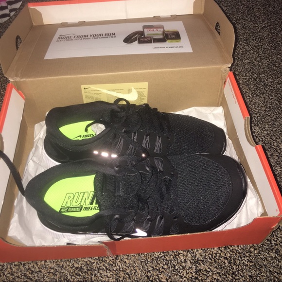 Brand new nike free runs 5.0