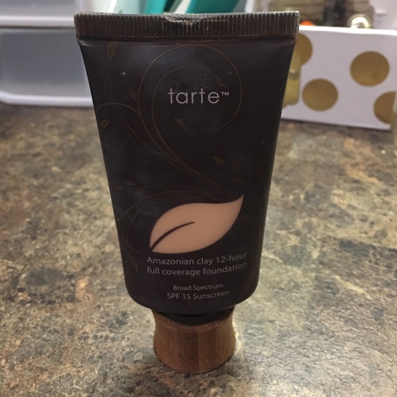 Tarte Amazonian clay foundation