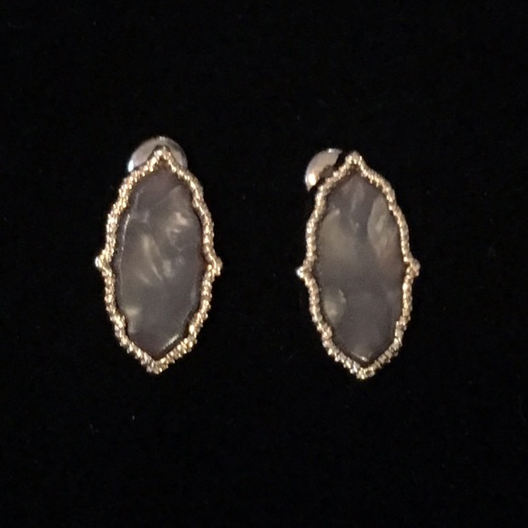 Jewelry - 🌎👂🏼Pearlized Gray Moroccan Post Earrings Jewelry - 🌎👂🏼Pearlized Gray Moroccan Post Earrings