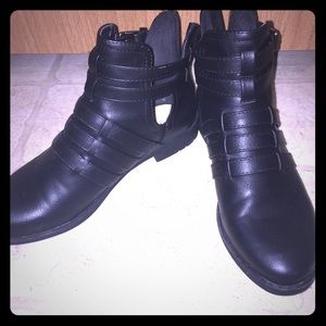 7.5 black booties