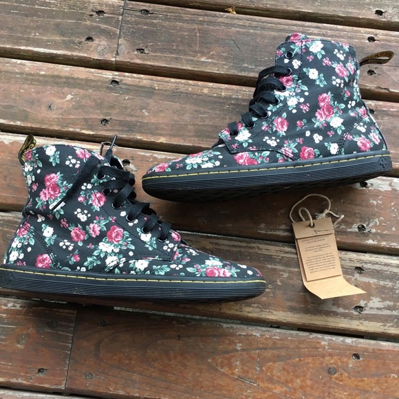 ๐HP๐Darling Floral High Top Shoes ๐ธ๐ผ๐ท๐ป๐บ๐ธ - Picture 5 of 8