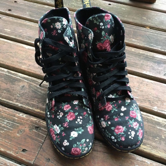 ๐HP๐Darling Floral High Top Shoes ๐ธ๐ผ๐ท๐ป๐บ๐ธ - Picture 6 of 8