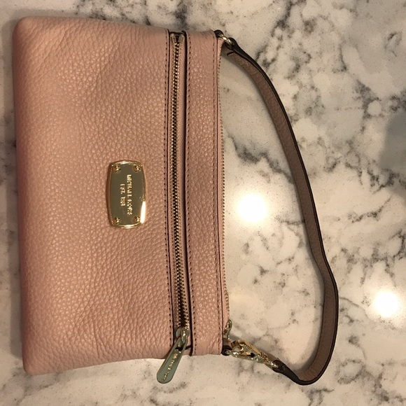 SOLD!! 🚫For Sale. Michael Kors wristlet.