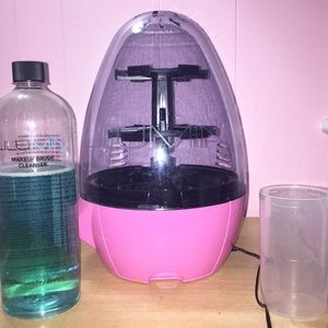 Pink Lilumia Makeup Brush Cleaner Version 1