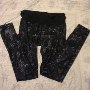 Lululemon size 6 patterned running pants