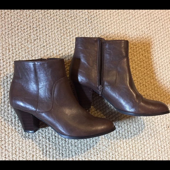Booties on man-made barely worn super comfy wide
