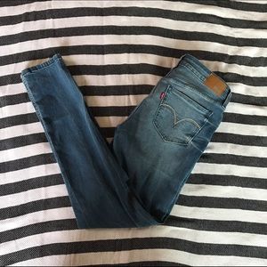 Light Wash Levi's Skinny Jeans