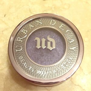 URBAN DECAY eyeshadow- Gravity