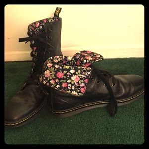 Black lace up Doc Martens 👽