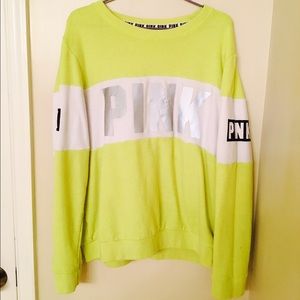 Cute long sleeve shirt/sweatshirt from PINK! 😍❤️️