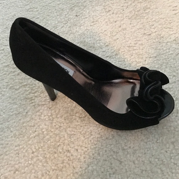 Black velvet platform heel