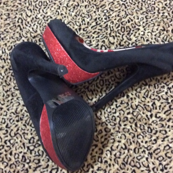 Size 7 - Picture 2 of 3