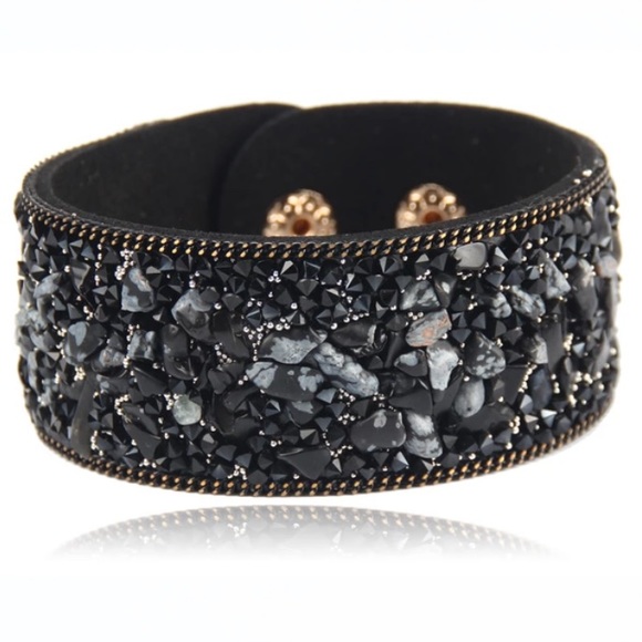 Beautiful stone cuff bracelet - Picture 1 of 2