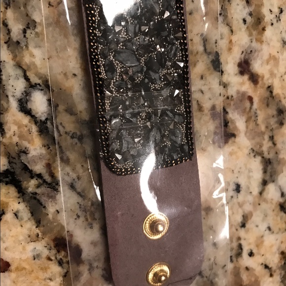 Beautiful stone cuff bracelet - Picture 2 of 2