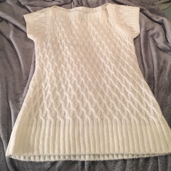 Really cute sweater, great for layering