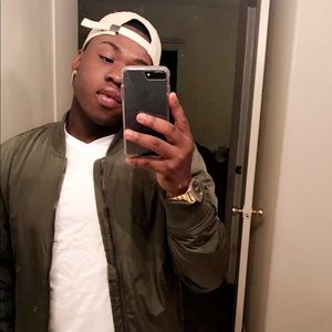 Meet your Posher, Charles