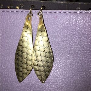 Dangle gold pattern earrings