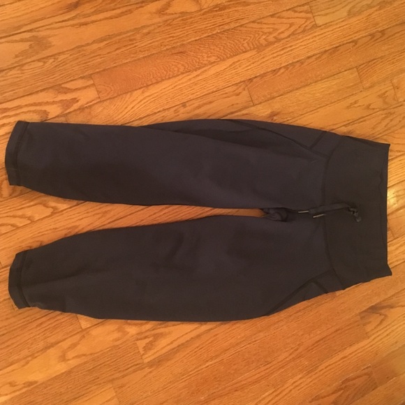 Lululemon navy jogger style pants size 6