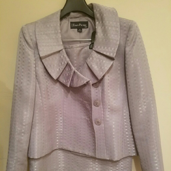 Stylish Skirt Suit - designer detailand like new!
