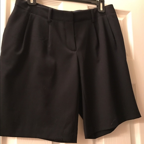 Simply Vera. Vera Wang black walking shorts