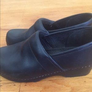 L.L.Bean black clogs