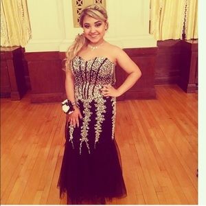 Jovani Prom dress only worn once , bag included